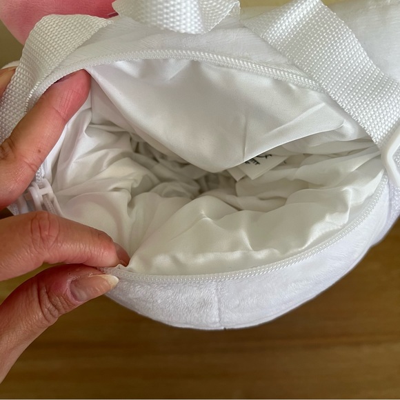 Hello Kitty Backpack NWT - Picture 3 of 5